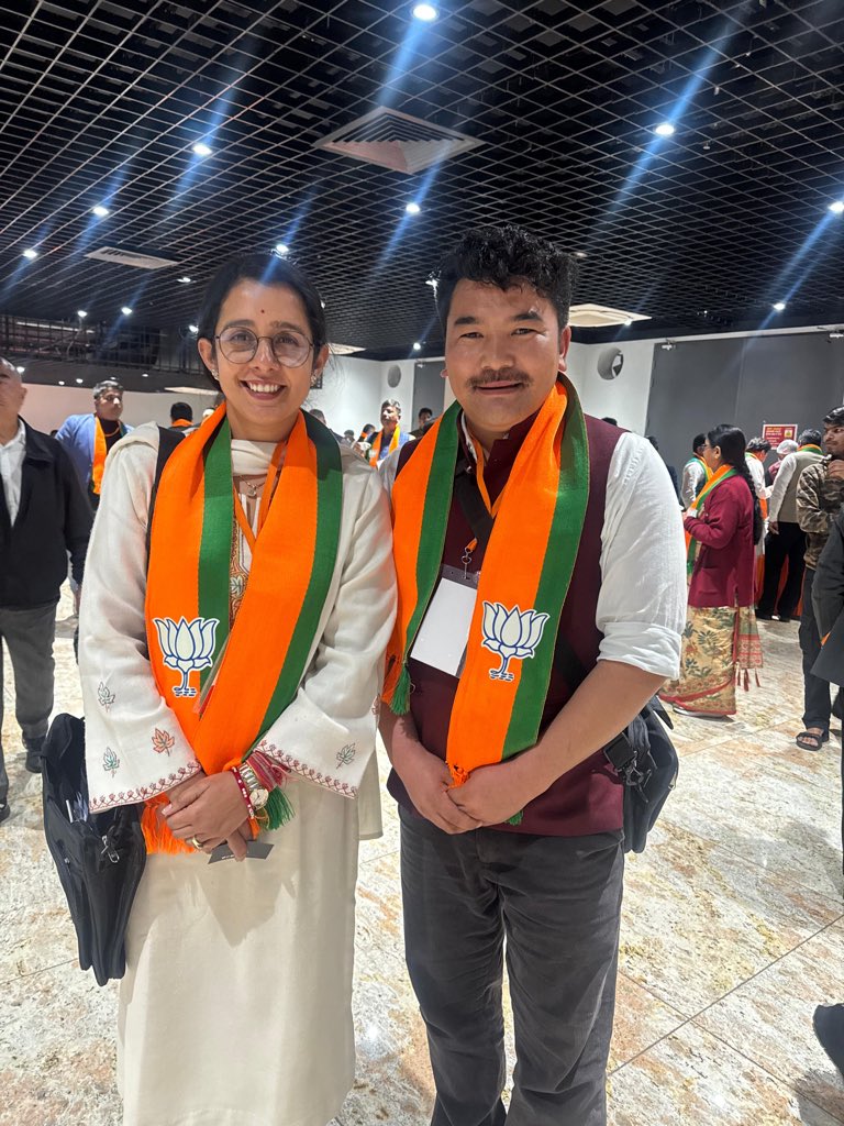 Thinles Nurboo मोदी का परिवार! tweet media