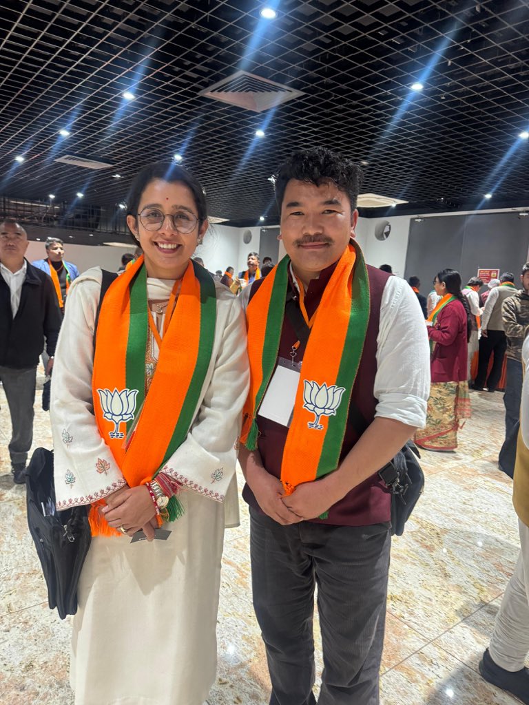 Thinles Nurboo मोदी का परिवार! tweet media