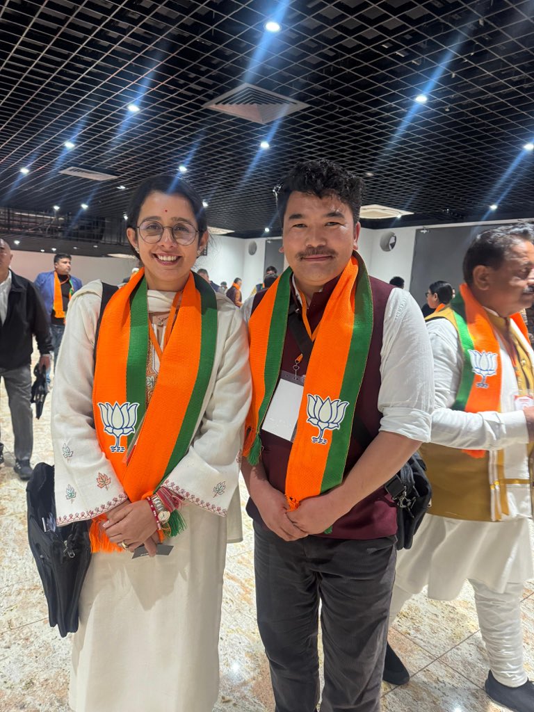 Thinles Nurboo मोदी का परिवार! tweet media