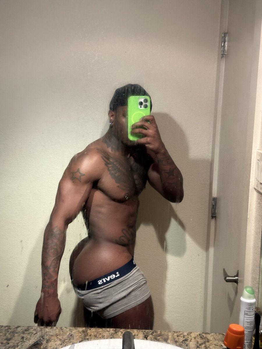 Rickiebobbiiee tweet media