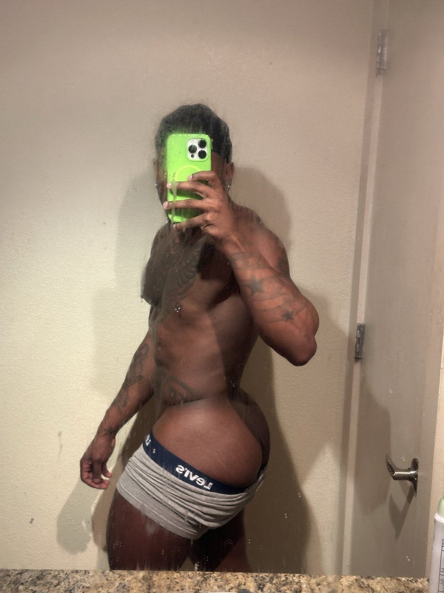 Rickiebobbiiee tweet media