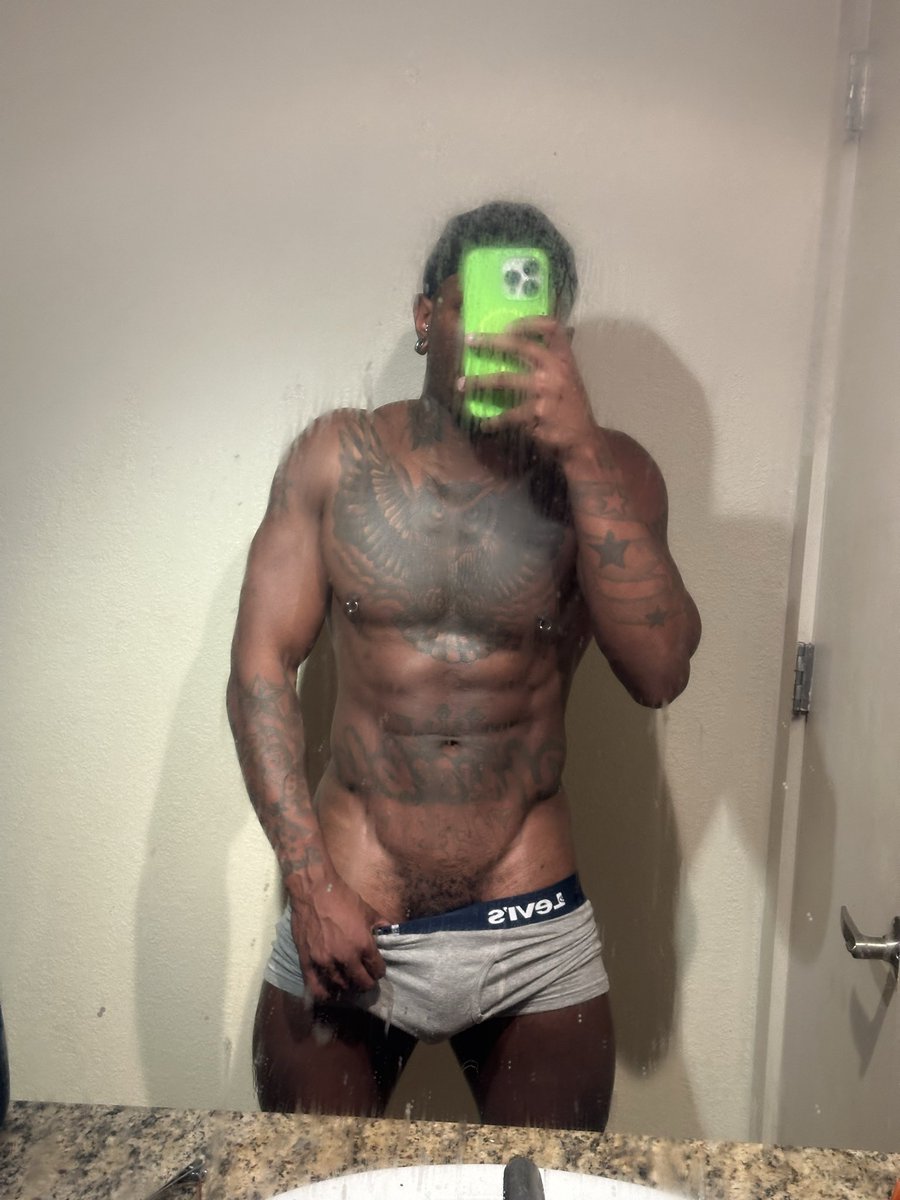 Rickiebobbiiee tweet media