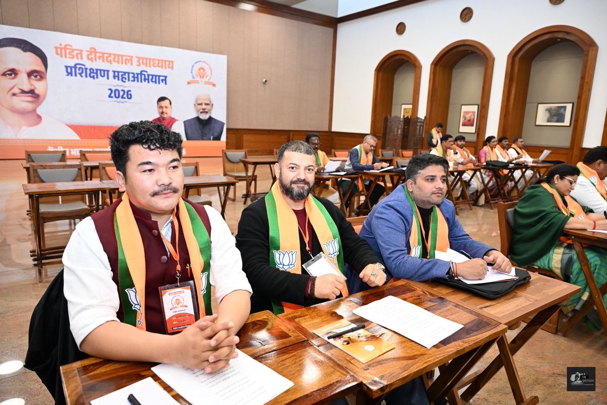 Thinles Nurboo मोदी का परिवार! tweet media