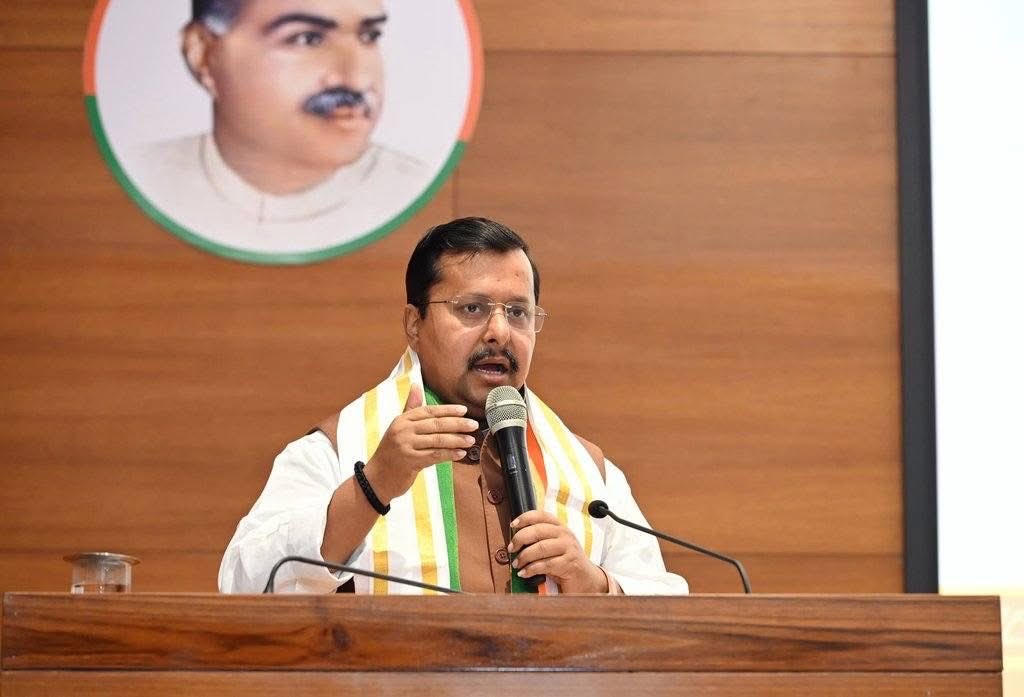 Thinles Nurboo मोदी का परिवार! tweet media