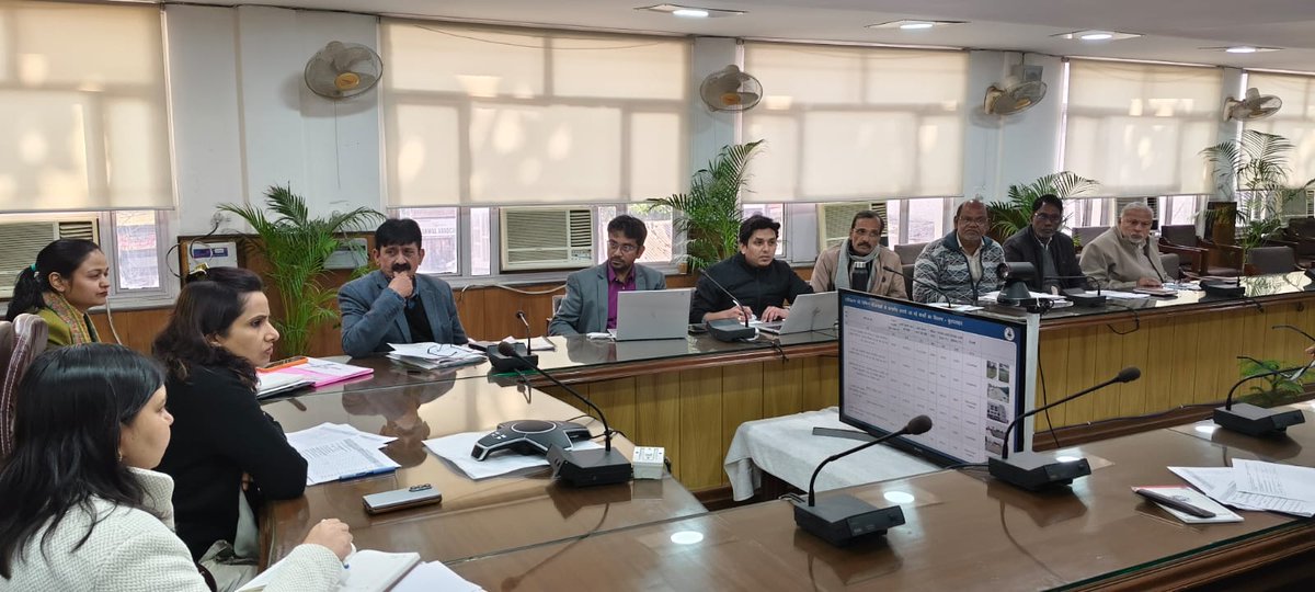 vcbkda's tweet photo. BKDA द्वारा विकास परियोजनाओं की समीक्षा बैठक आयोजित की गई। माननीय उपाध्यक्ष महोदय के निर्देशानुसार सभी कार्य निर्धारित समय-सीमा में पूर्ण करने, विलंब पर पेनाल्टी एवं जवाबदेही तय करने के निर्देश दिए गए। @UPGovt @CMOfficeUP @ChiefSecyUP https://t.co/NbGUZm02H4