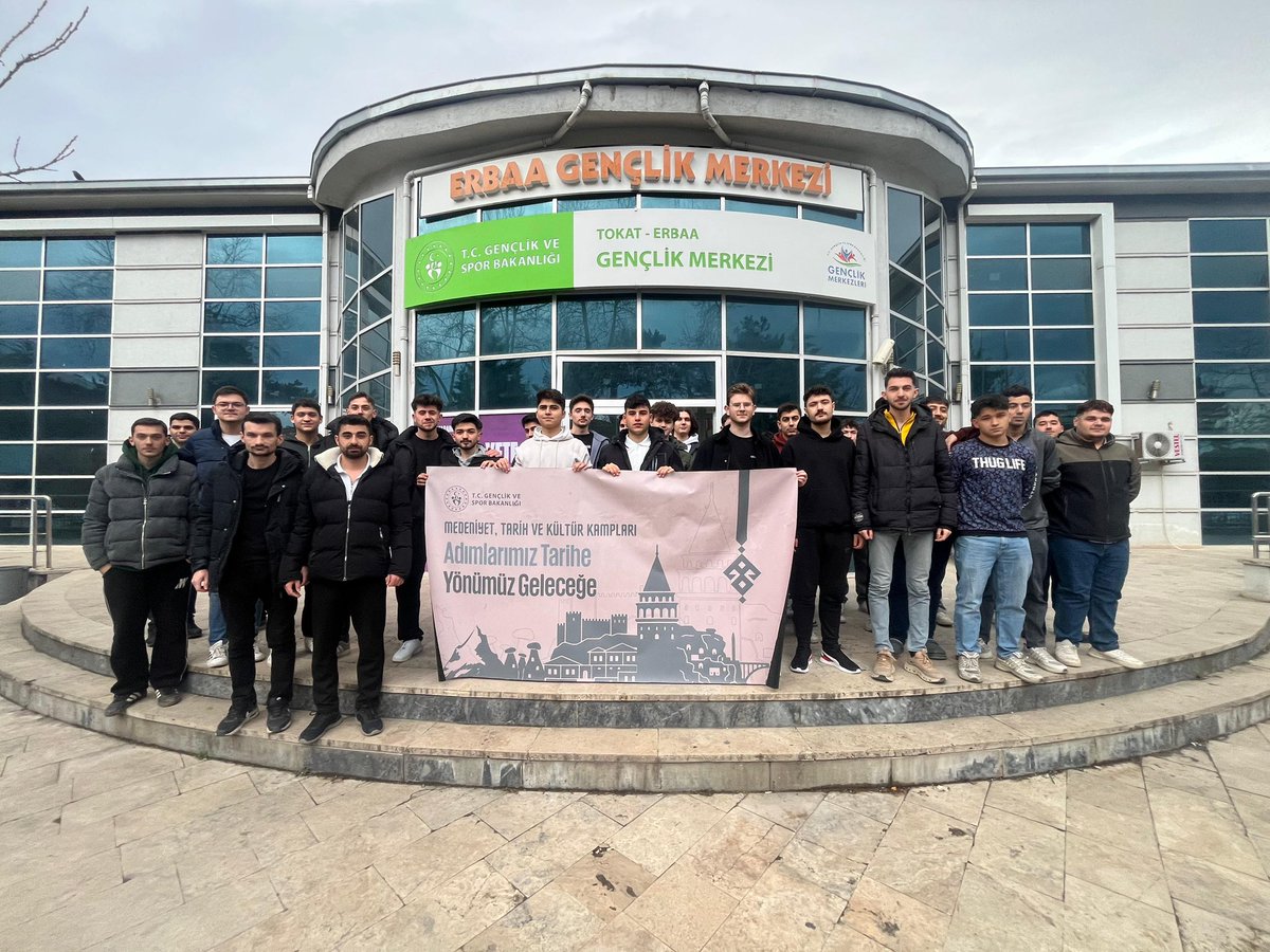 Gençlerimiz, ülkemizin eşsiz güzelliklerini görmeye ve tarihine şahitlik etmeye devam ediyor. Bugün gençlerimizi “Medeniyet, Tarih ve Kültür Kampları” kapsamında Nevşehir’e uğurladık.