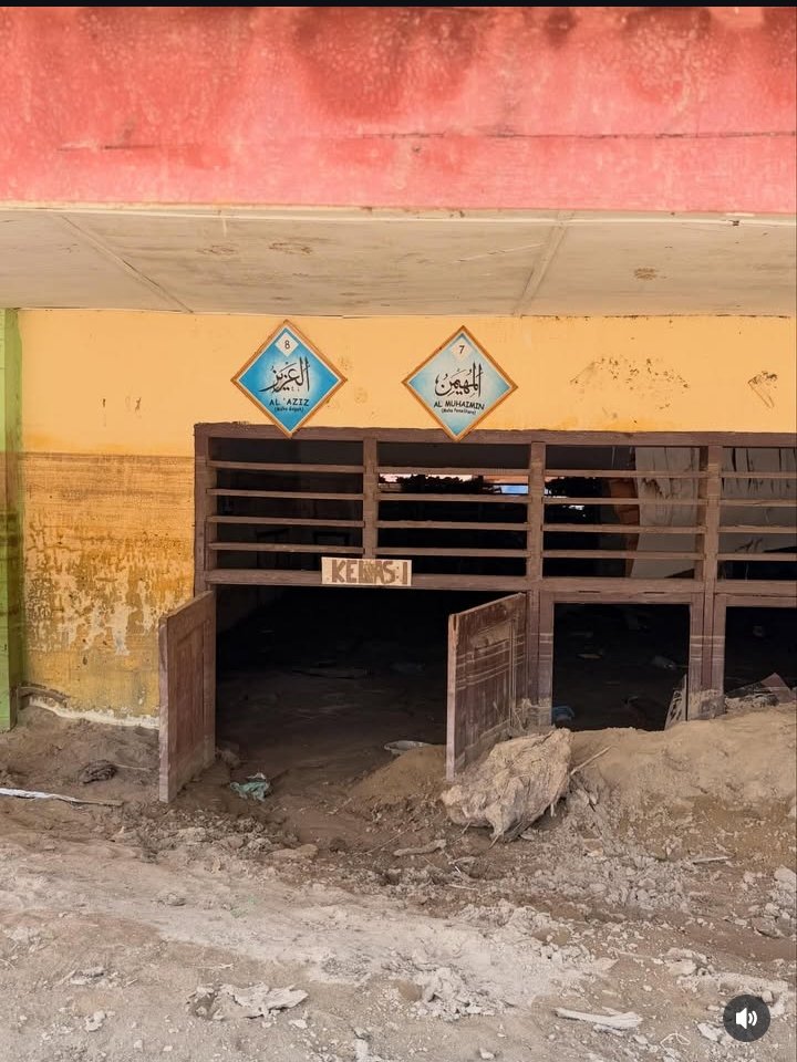 indepenSumatera's tweet image. Aceh dilarang berisik 💔

Bukan hanya Tamiang. Gayo Lues juga salah satu daerah yg bisa dibilang kondisinya paling parah skrg karna bantuannya masih sedikit. Video2 dari daerah banjir &amp;amp; longsor skrg jarang masuk fyp dan takut banyak yg mulai lupa padahal masih butuh bantuan.…