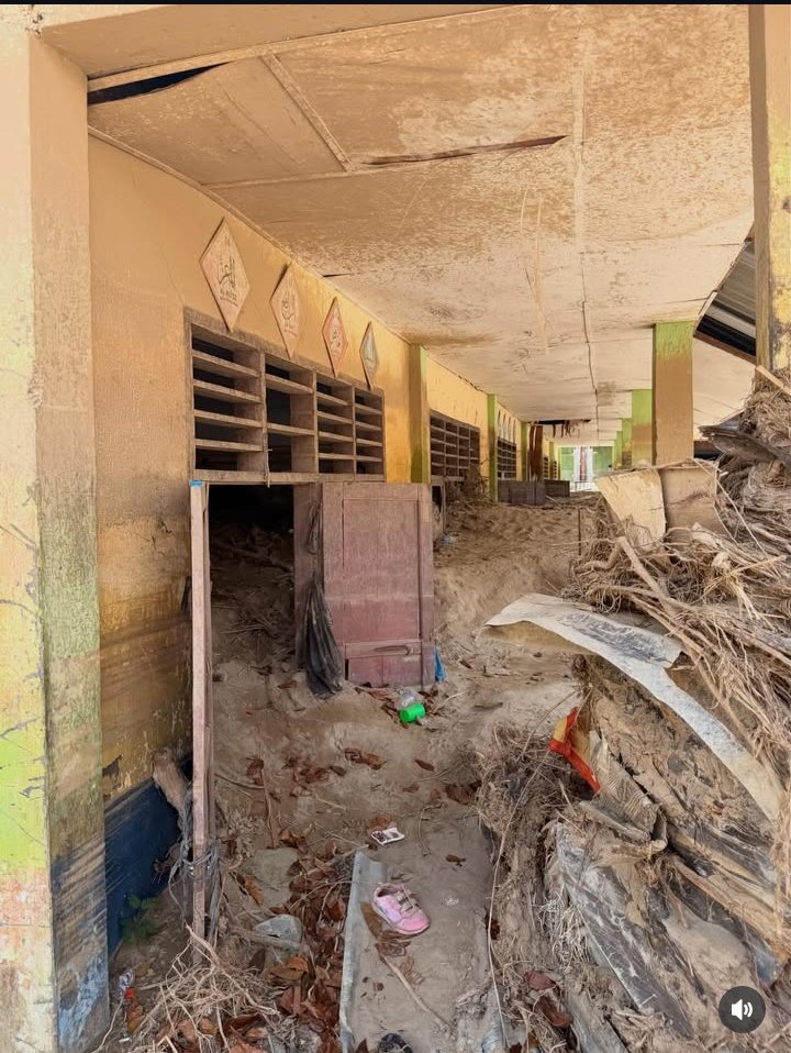 indepenSumatera's tweet image. Aceh dilarang berisik 💔

Bukan hanya Tamiang. Gayo Lues juga salah satu daerah yg bisa dibilang kondisinya paling parah skrg karna bantuannya masih sedikit. Video2 dari daerah banjir &amp;amp; longsor skrg jarang masuk fyp dan takut banyak yg mulai lupa padahal masih butuh bantuan.…