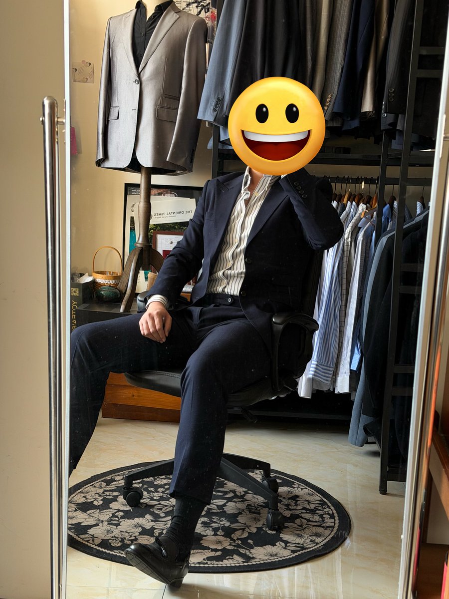 low逼别搁我这儿叫👌
一百年就买得起那么一套正装
在出租屋拍拍拍当然这是你个人选择
我完全瞧不上也别在我这儿找存在感