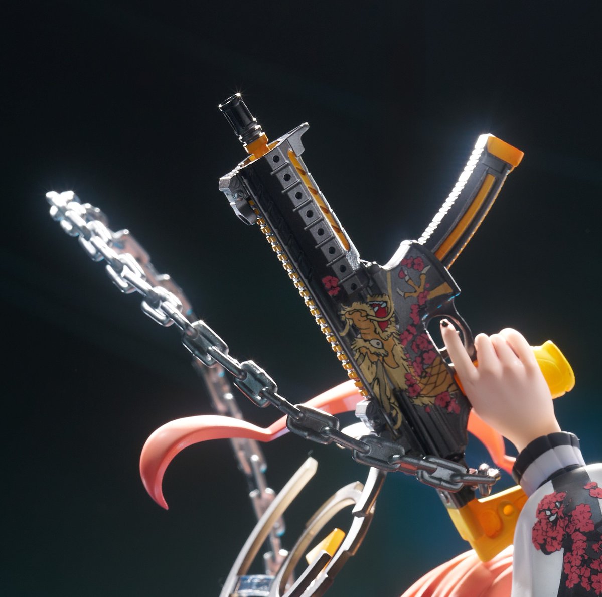 gsc_goodsmile's tweet image. ／
📣新商品チラ見せ👀‼
＼

金色の龍が描かれた銃とスカジャンが
特徴的な彼女がスケールフィギュアで登場✨

2月8日(日) #ワンフェス で公開！
躍動感あふれる必見の一体です🔥

#ブルアカ #グッスマ