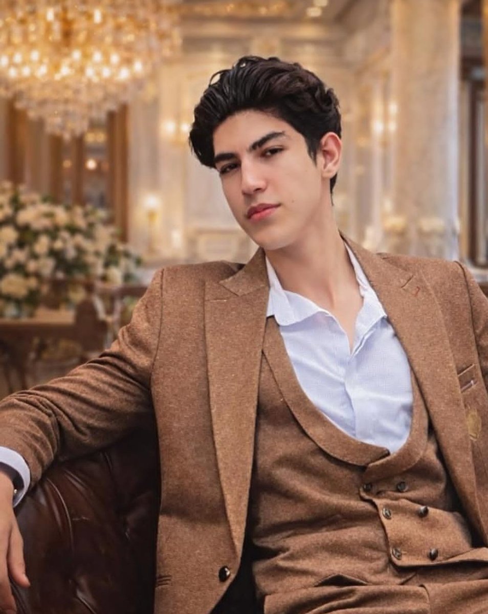 - حکم شما محاربه‌ست!
+ خب می‌شه بگید محاربه چیه؟ من نمی‌دونم چیه قربان...

جون این بچه به شدت در خطر اعدامه. هر طور می‌تونید صداش باشید!
#شروین_باقریان