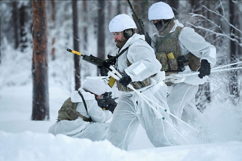 BootneckStuff's tweet image. Members of Commando Helicopter Forces Aviation Combat Support Squadron (ACSS) conduct Forward Arming and Refuelling Point (FARP) training during Operation Clockwork in Bardufoss, Norway. 

The Force carries out break contact drills on skis; the tactic allows the troops to