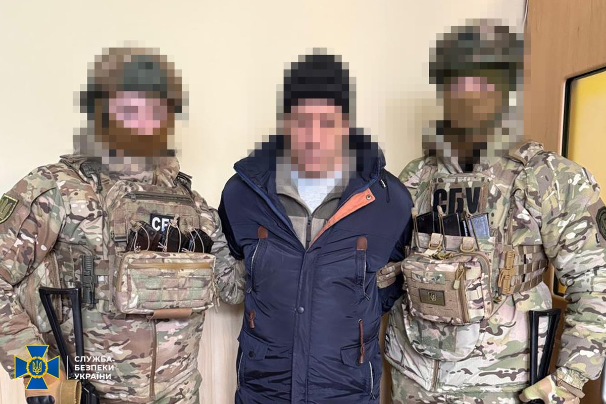 ServiceSsu's tweet photo. СБУ затримала ще 2-х агентів воєнної розвідки рф, які наводили ворожі «КАБи» на оборонців Донеччини

➡️ https://t.co/NGARoIHcm7 https://t.co/WjWzSyHbLH