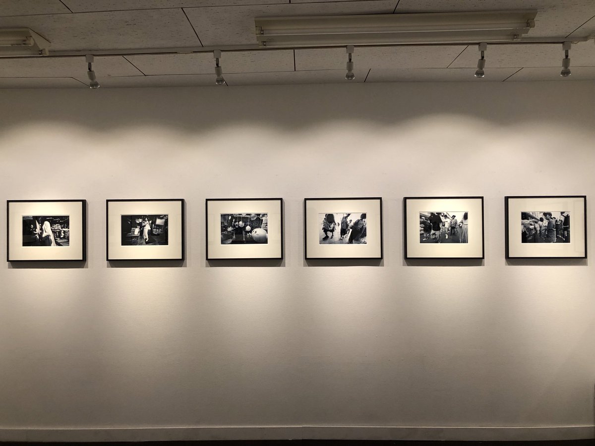 InfoJunktion's tweet image. サードディストリクトギャラリーでは牟田義仁写真展「copypasta」を2月8日（日）まで会期中無休で開催中です。
個の眼差しからカメラの視野を解放する、ノー・ファインダー撮影のストリート・スナップショットによる写真（史）再考の試み。
是非ご覧ください。
3rddg.com