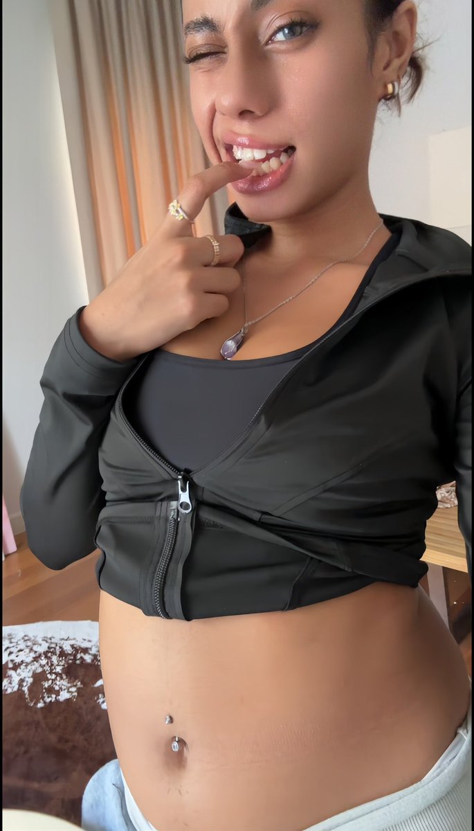 nadiabellybabe tweet media