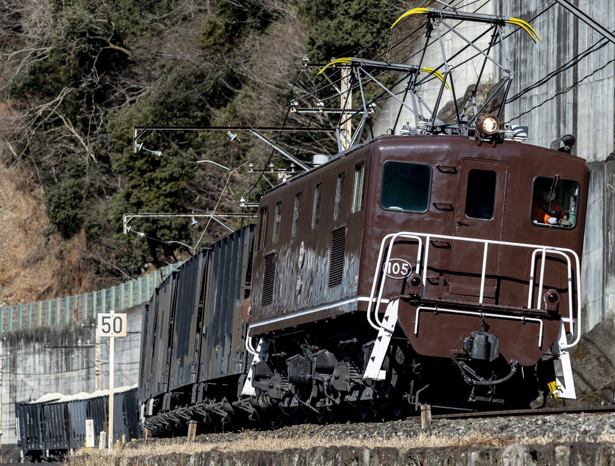 BondsSam's tweet image. 2026.2.3 秩父鉄道
前回は夜撮になってしまったデキ105だったので、7404レを追って鉄板ポイントでギャンブルしてみました。実は車数台と並走して来てしまったのですが、私の立ち位置からは奇跡的に列車が抜けて撮れました。
#秩父鉄道 #石灰石輸送 #デキ