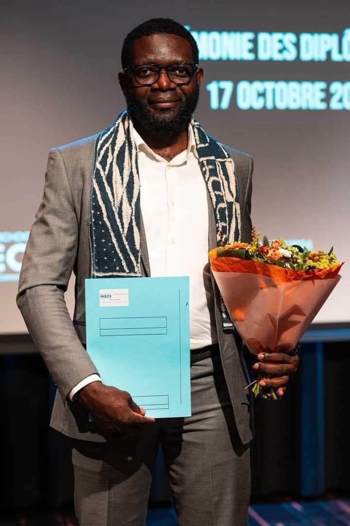 Le journaliste Adrien Takoufo quitte la CRTV pour Radio Canada.