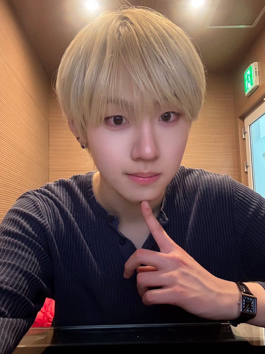 bbawst's tweet photo. 260206

벌써 금요일이네요!!😲 
Lets go!! 😁

#TUNEXX #튜넥스 #시환 #SIHWAN https://t.co/3tiKS2nAyb