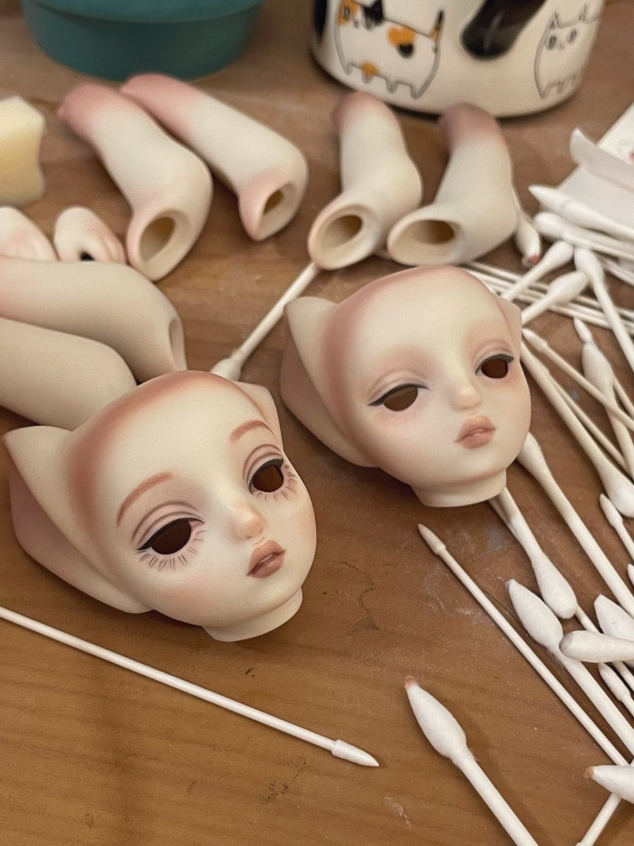 1回ごとの絵付けで結構印象変わるかも💞

どんどん進めていきます！手前の子はバレンタインイメージです💌