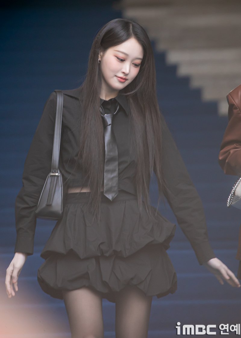 [포토] 세이마이네임 소하, 꽃받침 소화 
#SAYMYNAME #세이마이네임 #SMN #セマネ 
#소하 #SOHA #DDP #서울패션위크 #SFW 
#SeoulFashionWeek #SFW_260206 [iMBC연예]

세이마이네임 소하가 6일 오후 서울 동대문 디자인 플라자(DDP)에서 열린 2026 F/W 서울패션위크(SFW)에 참석해 포즈를 취하고