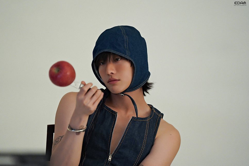 jszydnwm's tweet image. WOODZ DONT EAT EVERYONE UP LIKE THAT TF?!?!?!?!!?!!