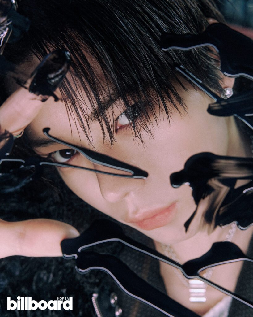 빌보드 인터뷰 #LNGSHOT #롱샷 #오율

Q. 먼저, 2월의 Billboard K-Pop Rookie로 선정된 소감과 함께 롱샷에게 ‘빌보드’라는 이름이 어떤 의미로 다가오는지 들려주세요.
A. 15살에 연습생을 시작한 이후 빌보드는 늘 멀게만 느껴졌어요. Rookie로 선정되고 화보까지 촬영하게 되어 감사한 마음이 가장