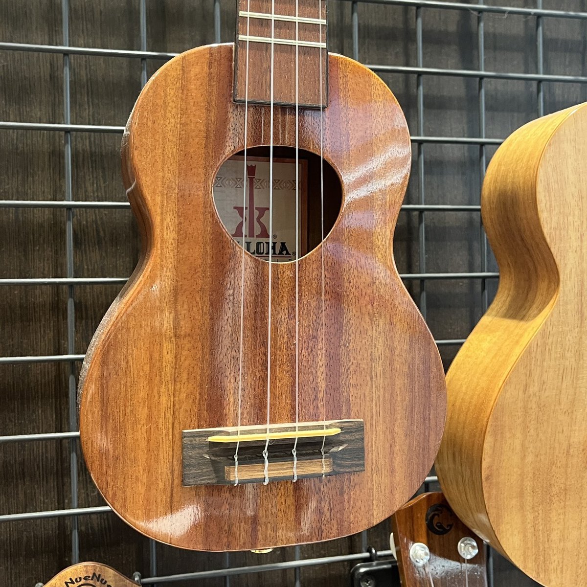 shima_nogata's tweet photo. 【中古ソプラノウクレレ展示中🌴】
#KoAloha「KSM-00C」
ほぼ未使用で状態や音の鳴りも良好なコアロハのクラシックモデル。
※詳しい画像は後日更新いたします。
ネットでのご購入はコチラ🛍
■当店オンラインストア
https://t.co/j34ySx9z4m
■デジマート
https://t.co/P3RUzrsUii https://t.co/DNdZBOu5re