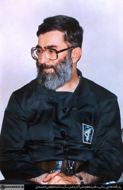Rezam2001's tweet photo. @frnzmo_o @yas_s_1 به کسی که تو دوران جنگ خودش وسط میدون بوده می گید موش 
ولی خودتون که حاضر نیستید برای انقلاب خیالی تون هزینه کنید می گید شجاع؟!
نکشی مون🤣🤣🤣 https://t.co/h56GBd9OnR