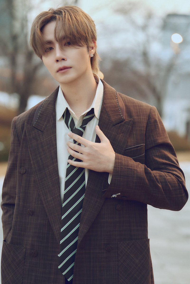 zee_pruk's tweet image. Slow moments feel the best. 🍂 #ZeePruk