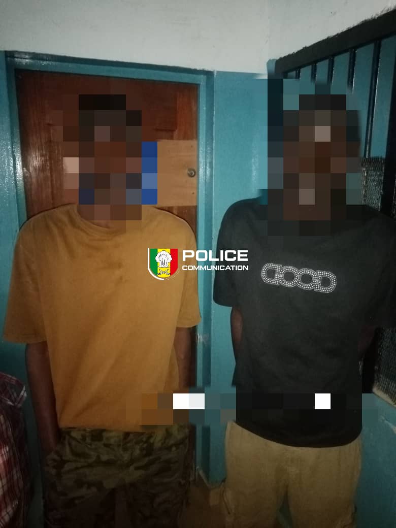 PoliceNationSN's tweet image. Ce 5 fév, le Commissariat d’arrondissement a surpris 3 individus en flagrant délit de cambriolage d'un salon de coiffure aux HLM Grand Yoff.
Bilan : 2 arrestations après une course-poursuite, 1 barre à mine saisie. L'enquête se poursuit.