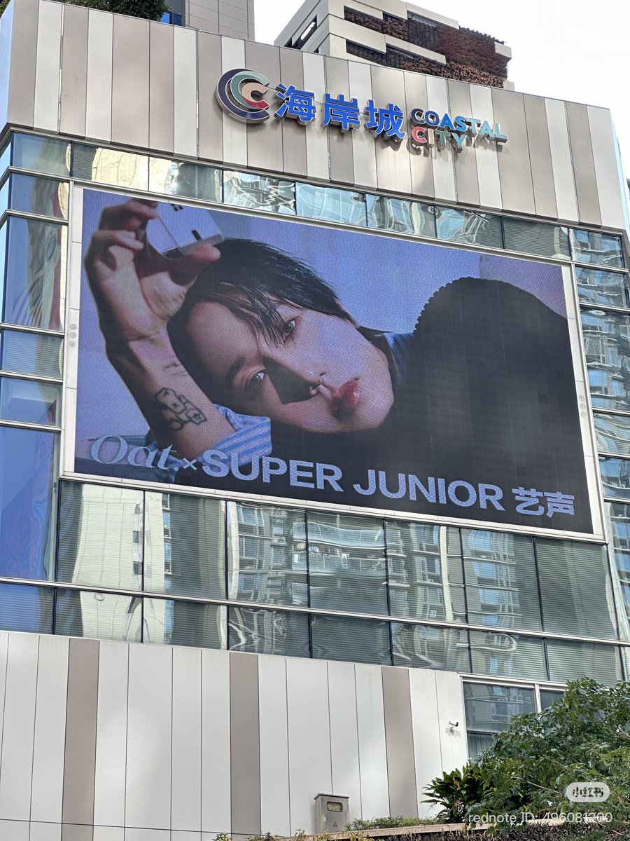 Another one in zhenzen! Imagine you're walking down the street and see this beauty...i would definitely stop right there

🔗xhslink.com/o/4Vz3HMP2dOK