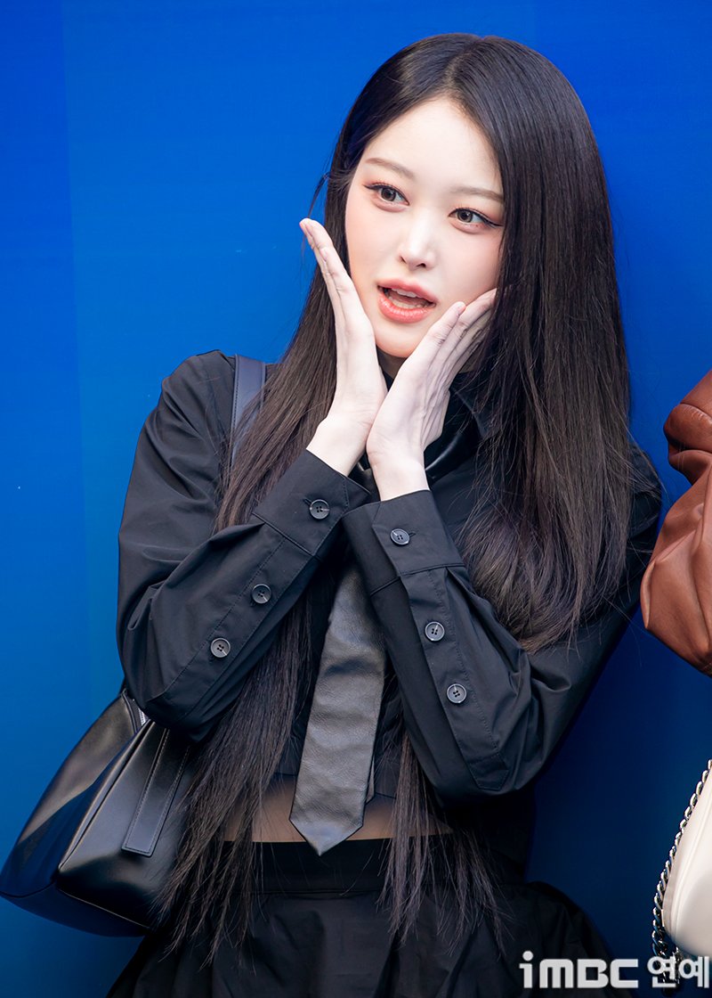 [포토] 세이마이네임 소하, 블랙 프린세스 
#SAYMYNAME #세이마이네임 #SMN #セマネ
#소하 #SOHA #DDP #서울패션위크 #SFW 
#SeoulFashionWeek #SFW_260206 [iMBC연예] 

세이마이네임 소하가 6일 오후 서울 동대문 디자인 플라자(DDP)에서 열린 2026 F/W 서울패션위크(SFW)에 참석해 포즈를 취하고