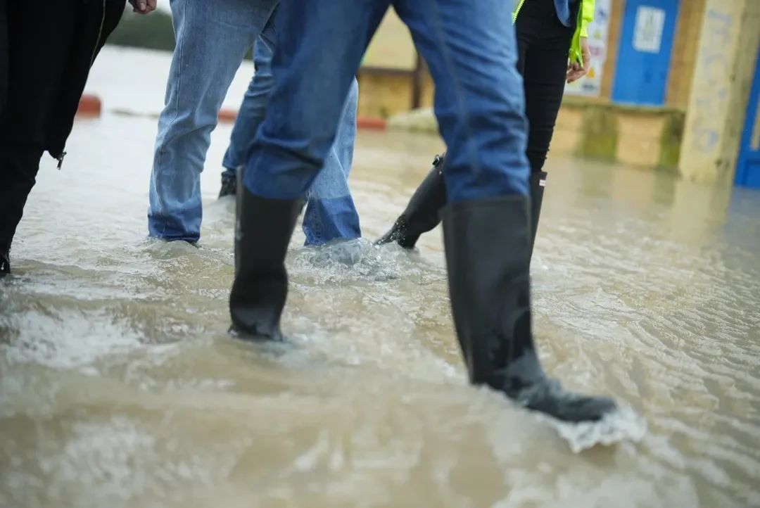 Todo no vale José Ignacio. Esto no es postureo. Esto es estar con los vecinos, pisar terrones, acompañar a los ciudadanos y coordinarse con muchas administraciones. Te hacen  falta 10 vidas + para llegar al compromiso y la calidad humana de <a href="/antoniosanz/">Antonio Sanz Cabello</a> y <a href="/JuanMa_Moreno/">Juanma Moreno</a>.