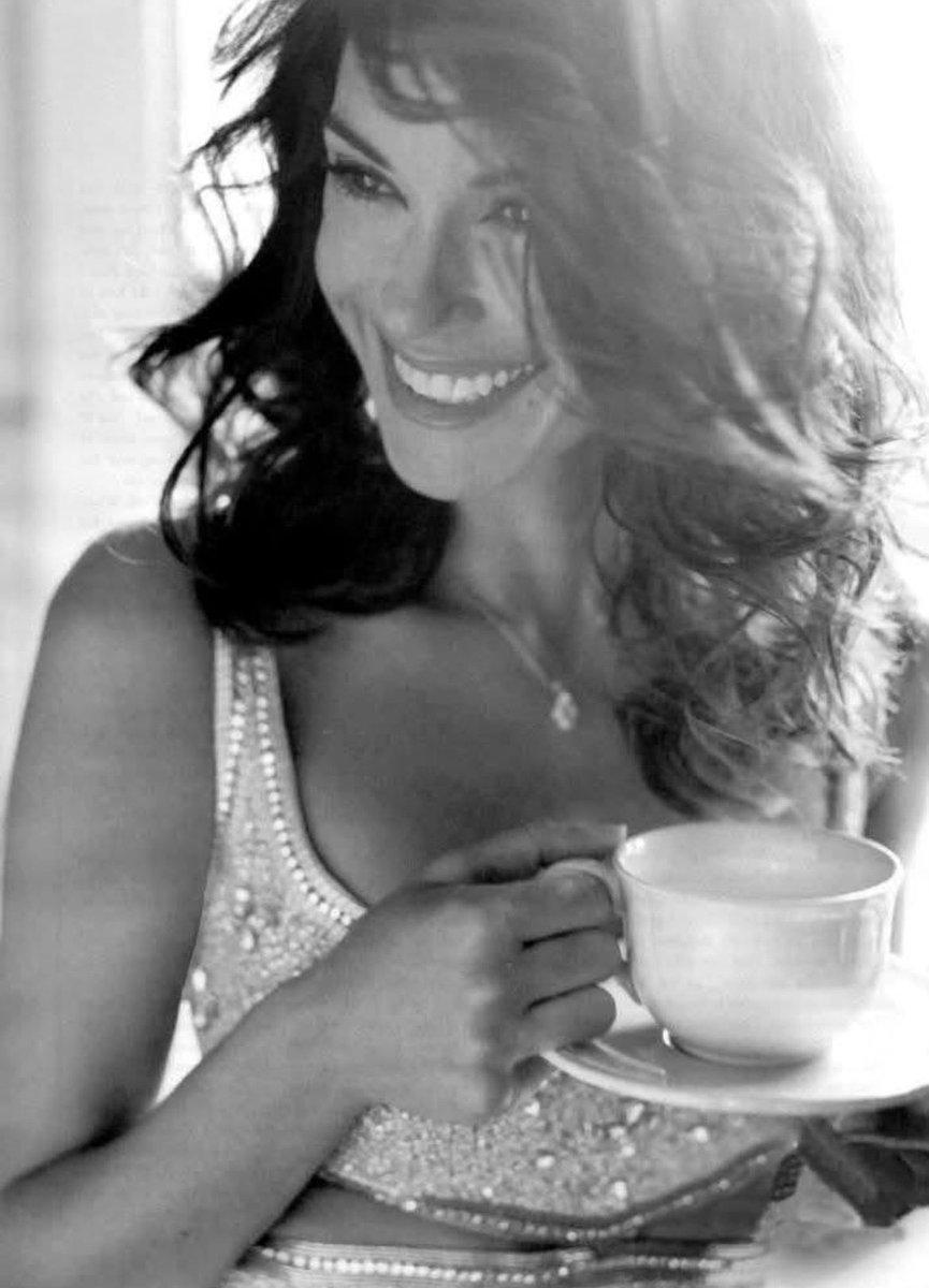 Sidoniefages's tweet photo. On sourit c’est vendredi.. un café ? https://t.co/eeyGG8Uv0x