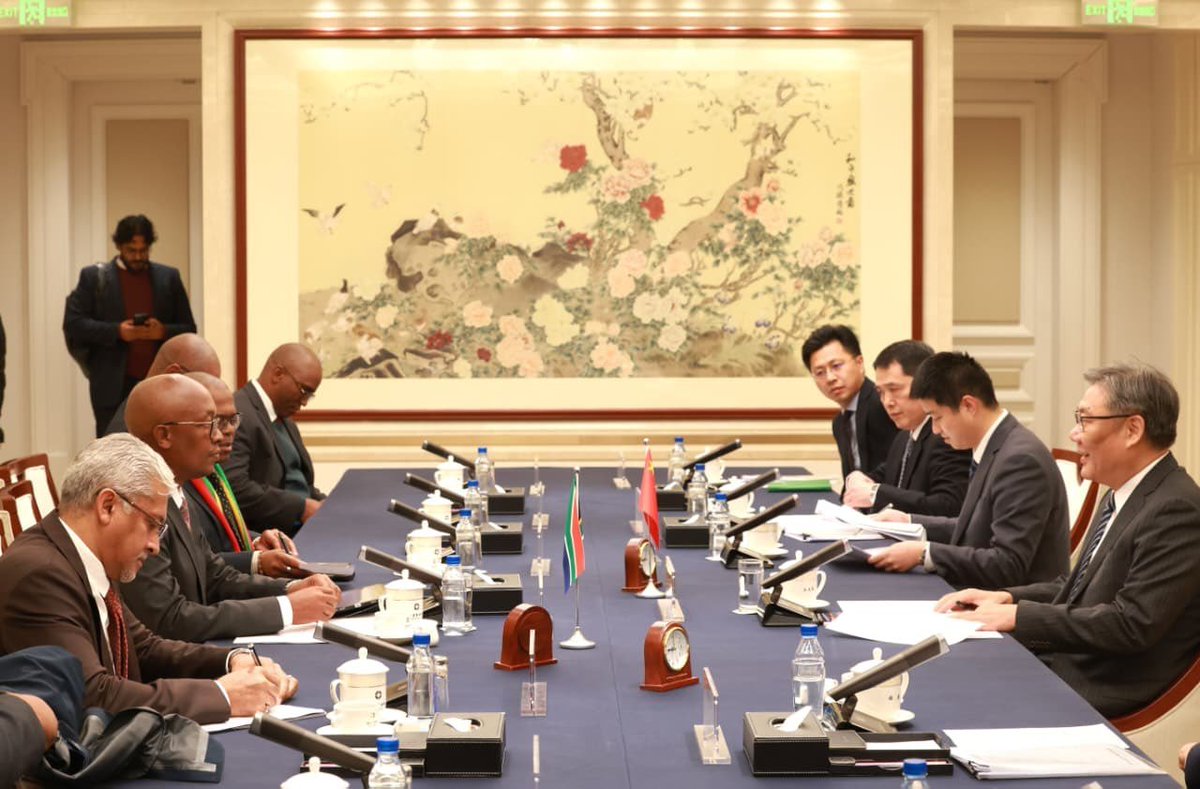 On February 6, Chinese Minister of Commerce Wang Wentao and South African Minister of Trade, Industry and Competition Parks Tau jointly chaired the 9th Session of the Joint Economic and Trade Committee between China and South Africa in Beijing and signed the Framework Agreement