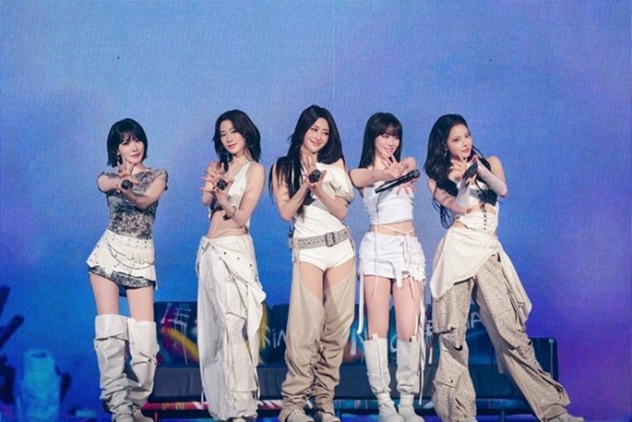 tosuka4's tweet image. w

#LE_SSERAFIM の「ドゥチョンク」

いつの間にかHYBEの“長女”ガールズグループとなったLE SSERAFIM。
今月1日、彼女たちにとって初となるワールドツアーのフィナーレを飾るソウル公演が、蚕室室内体育館で開催された。…