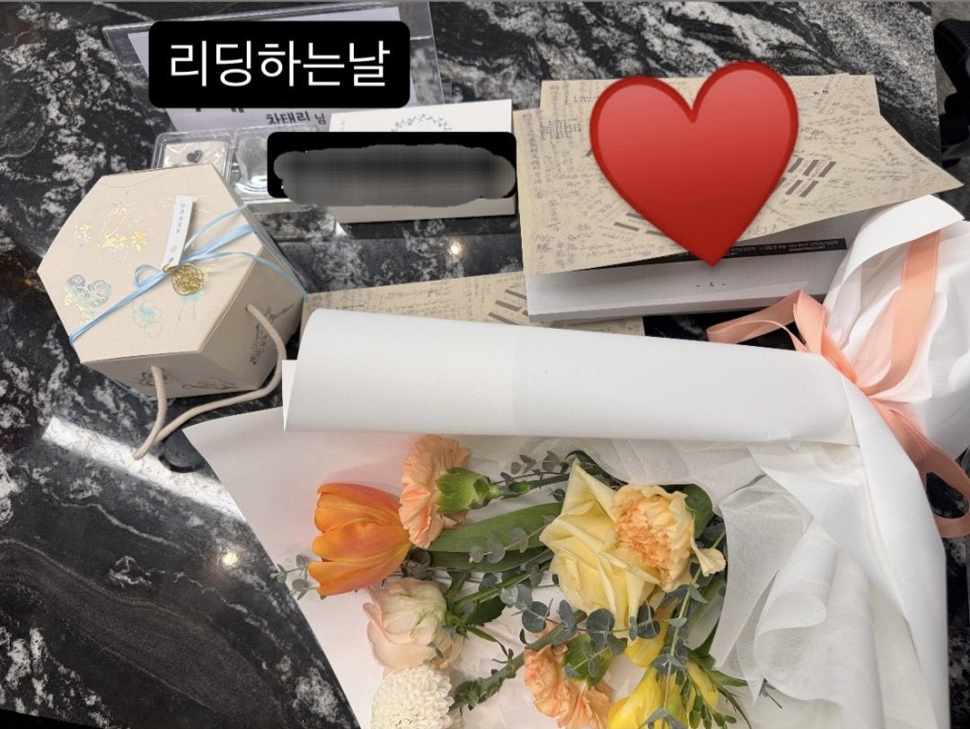 o3o_rookie's tweet photo. ㅁㅊ 오늘 <100일의 거짓말> 대본리딩 했나봐
대본집 표지 한국광복군 서명문 태극기인거..🇰🇷 https://t.co/31FElFMeKh