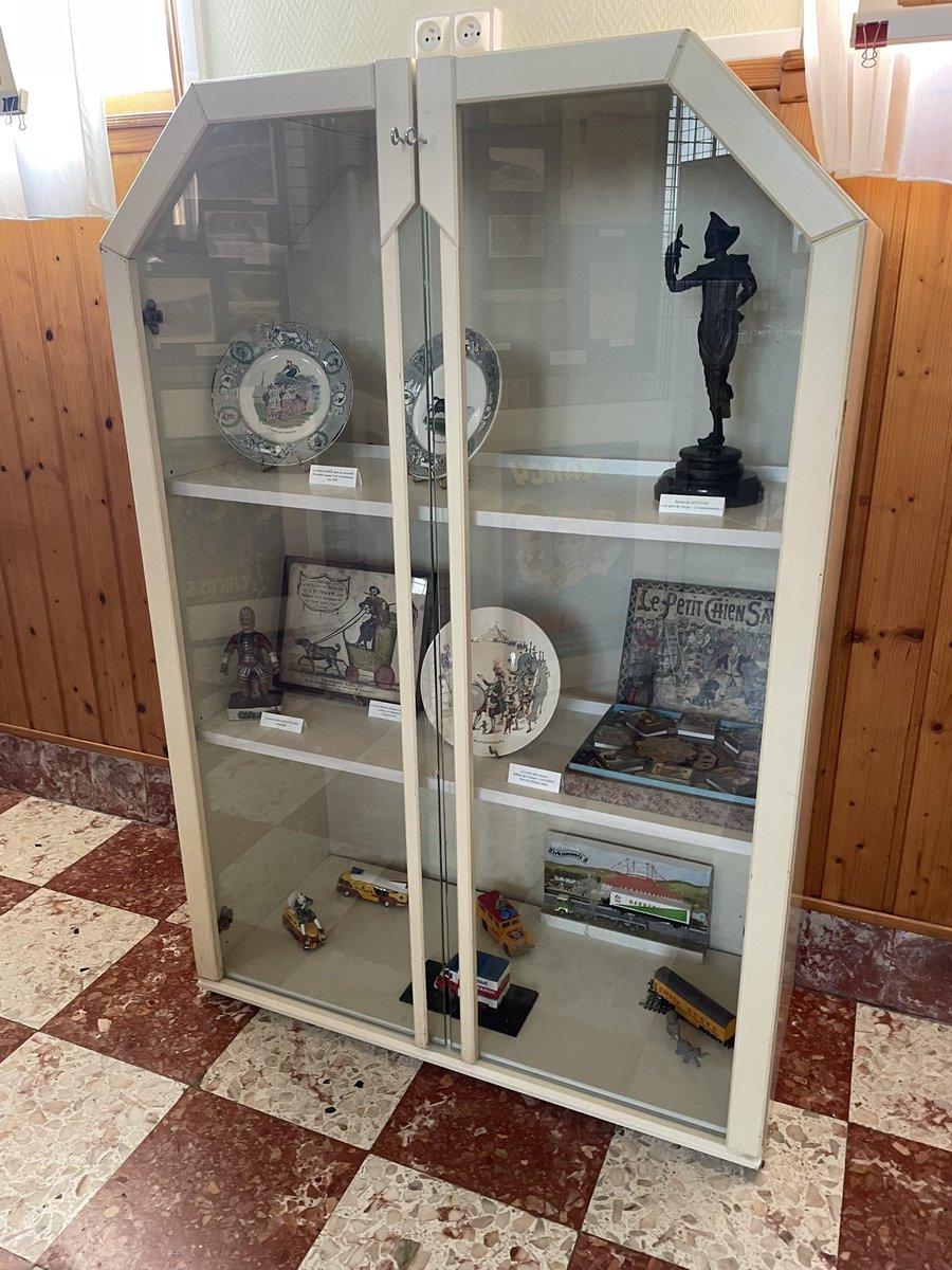 Espace_Cirque's tweet photo. BIERNE (59)
Merci à la médiathèque de son accueil chaleureux et vive le cirque !
#demontage #bierne #hautsdeflandres #museeitinerant #collections #voyage #bientot #cirque #circus #circo #circuslife #museeducirque #museeducirqueitinerant #mdci #lagardine #hautsdefrance #nord https://t.co/oTnZdup8wL