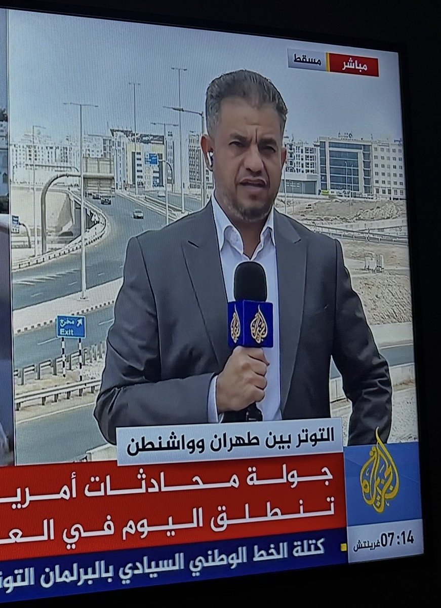 الأعزاء في <a href="/M_Municipality/">بلدية مسقط</a>  هذا المشهد مباشر من #مسقط اليوم صباحا عبر قناة الجزيرة ولكن ياليت لو نهتم بعملية التشجير وبسط الغطاء الاخضر ليبدو المشهد اكثر جمالا وتكون جاذبة سياحيا وإعطاء مشهد رائع للعاصمة مسقط