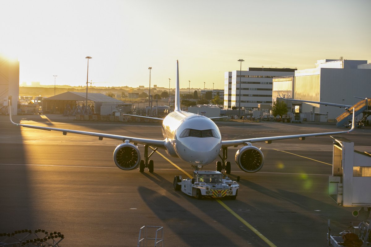 Airbus's tweet image. In January 2026 we added 49 gross orders to our order books and delivered 19 aircraft to 15 customers worldwide ✈️ 
Read more ➡️ fly.airbus.com/OrdersDeliveri…