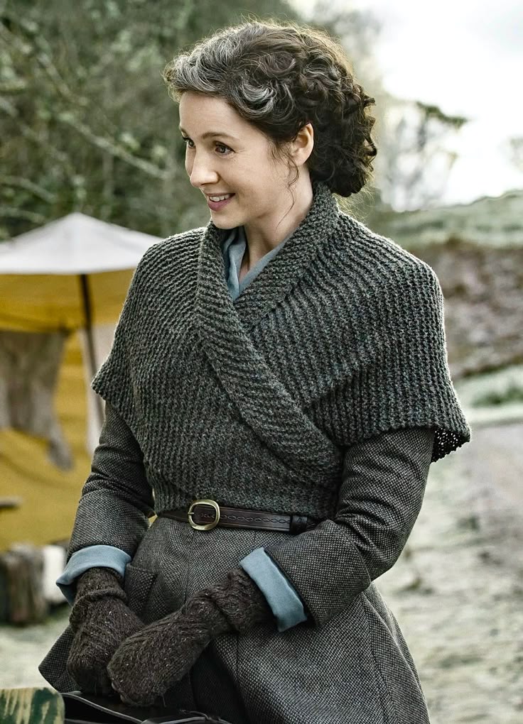 Spoolfrogg's tweet image. Sewing up some vests tomorrow for an Outlander/Wuthering Heights inspired outfit! 🧵 Thinking hand warmers would be perfect for this cold, and maybe even a shawl if it all comes together! 🧤🧣 #Sewing #Vests #Outfit #knitting #slowfashion