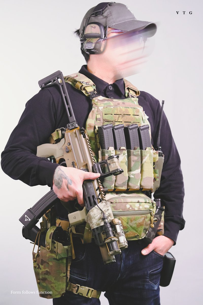 SS CORE SMG4】 SBPC-V2のフロントに着用。SIG MPXやCZ SCORPION用