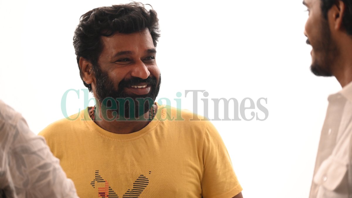 ChennaiTimesTOI's tweet image. #ShootAtSite: Nearly thirty years after its release, the song Vaadi Pottapulla Veliye ( Kaalam Maari Pochu ), sung by #Vadivelu and composed by #Deva, has been given a modern spin by the young cast and crew of the romcom #LoveOhLove .

Read more: timesofindia.indiatimes.com/entertainment/…