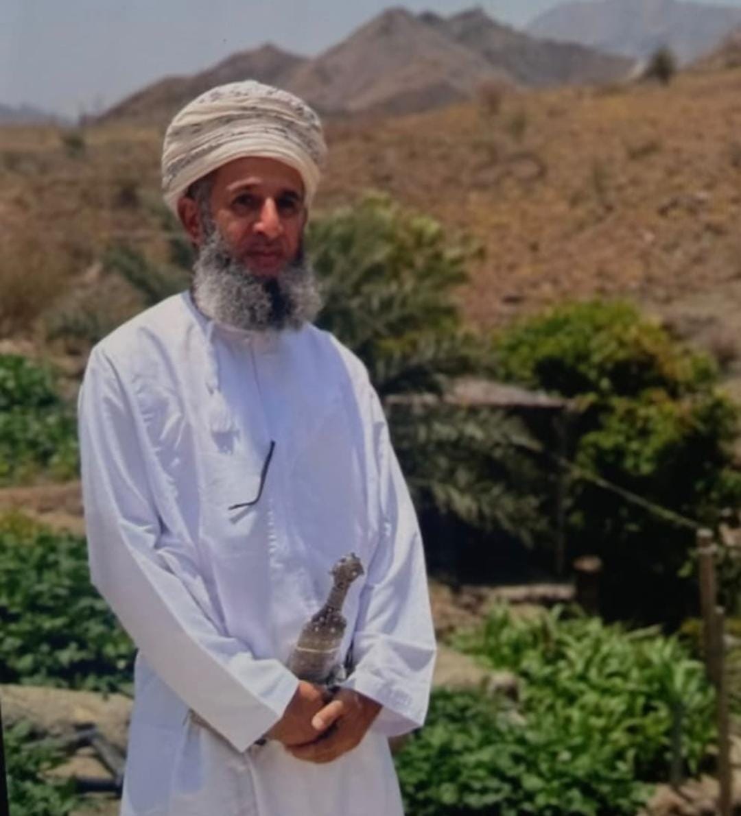 رحل الذين نحبهم
وقلوبنا تهواهم
رحلوا بدمعة حزننا
وبروحنا ذكراهم

عليك رحمة الله يا أخانا العزيز حميد الرواحي، إلى جنات ونهر في مقعد صدق عند مليك مقتدر، إلى الفردوس الأعلى من الجنة، أقبلت إلى رب غفور رحيم.