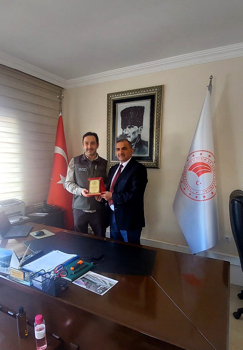 Giresun Doğa Koruma ve Milli Parklar Müdürü olarak göreve başlayan Haydar TEKİN'e, Gümüşhane DKMP Müdürü İlbeyi AYDIN ve çalışma arkadaşları ile Gümüşhaneli iş adamı Musa DURAN hayırlı olsun ziyaretinde bulundular. Nazik ziyaretleri için kendilerine teşekkür ederiz.