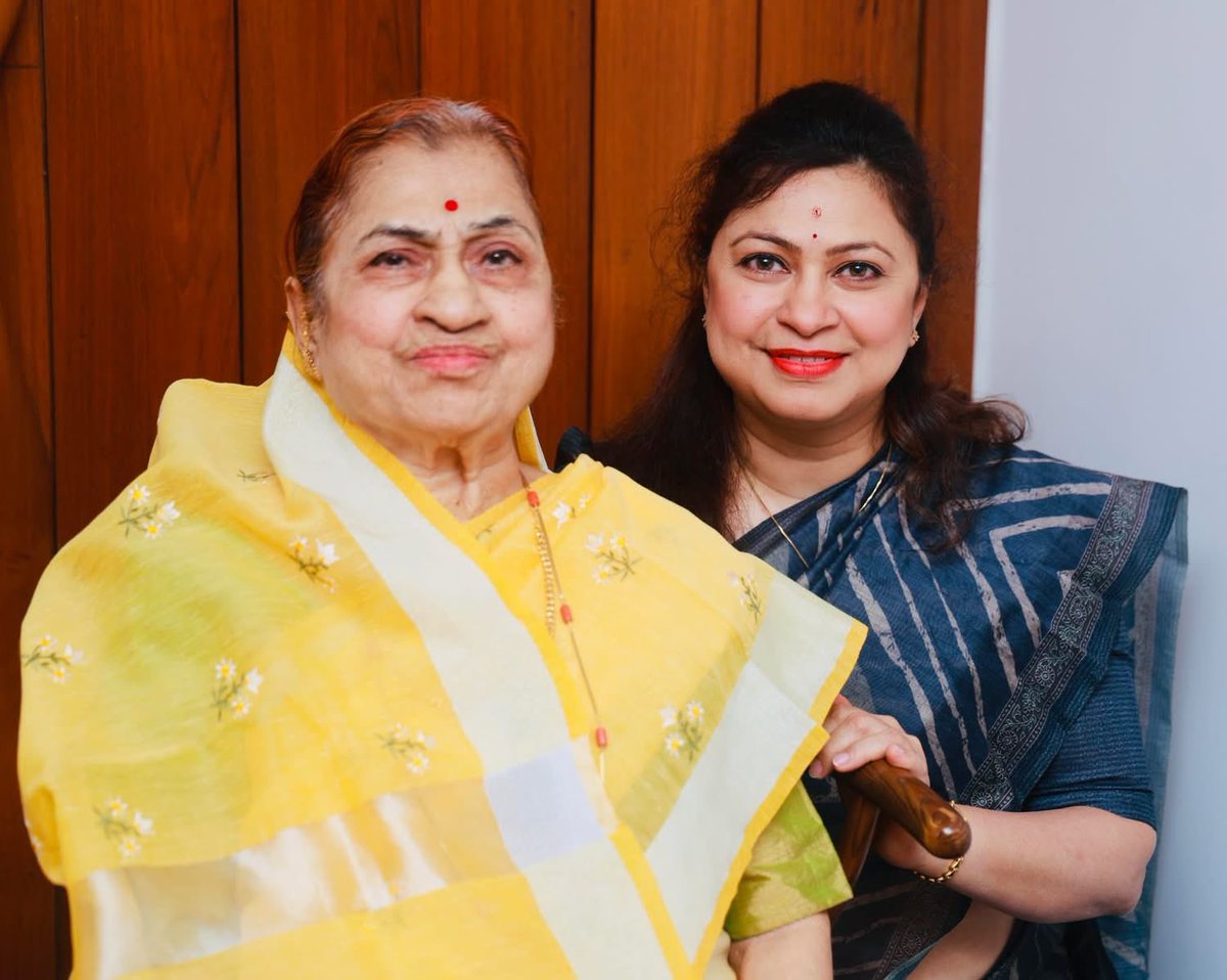 DholayDivya's tweet photo. Thank you “ Aai “ for being my strongest support always in all spheres of life . 
Love you Infinite always . https://t.co/xTm7M60xhS