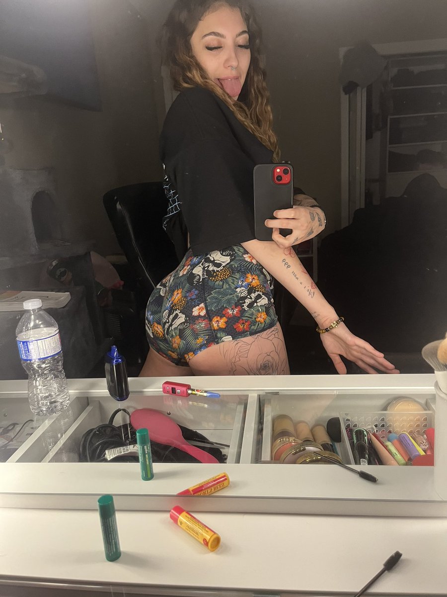 molly (@mollyybebee) on Twitter photo 