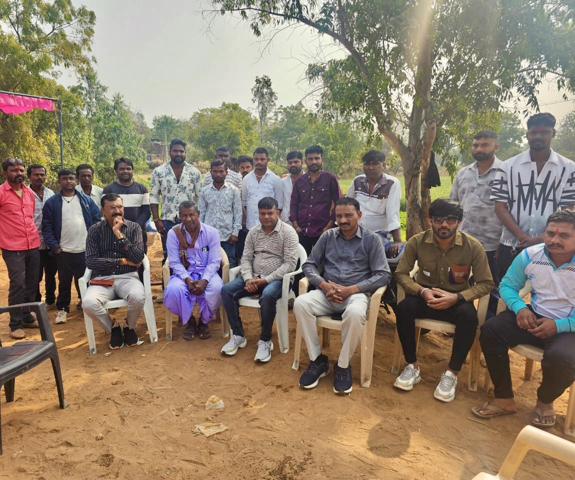 Ajay_Darji_'s tweet photo. આજરોજ લુણાવાડા તાલુકાના ભલાડા મુકામે પગી ભરતભાઈ બાબરભાઈ ના નવીન મકાનનાં ભૂમિ પૂજનમાં હાજરી આપી https://t.co/xPQjGvfohU