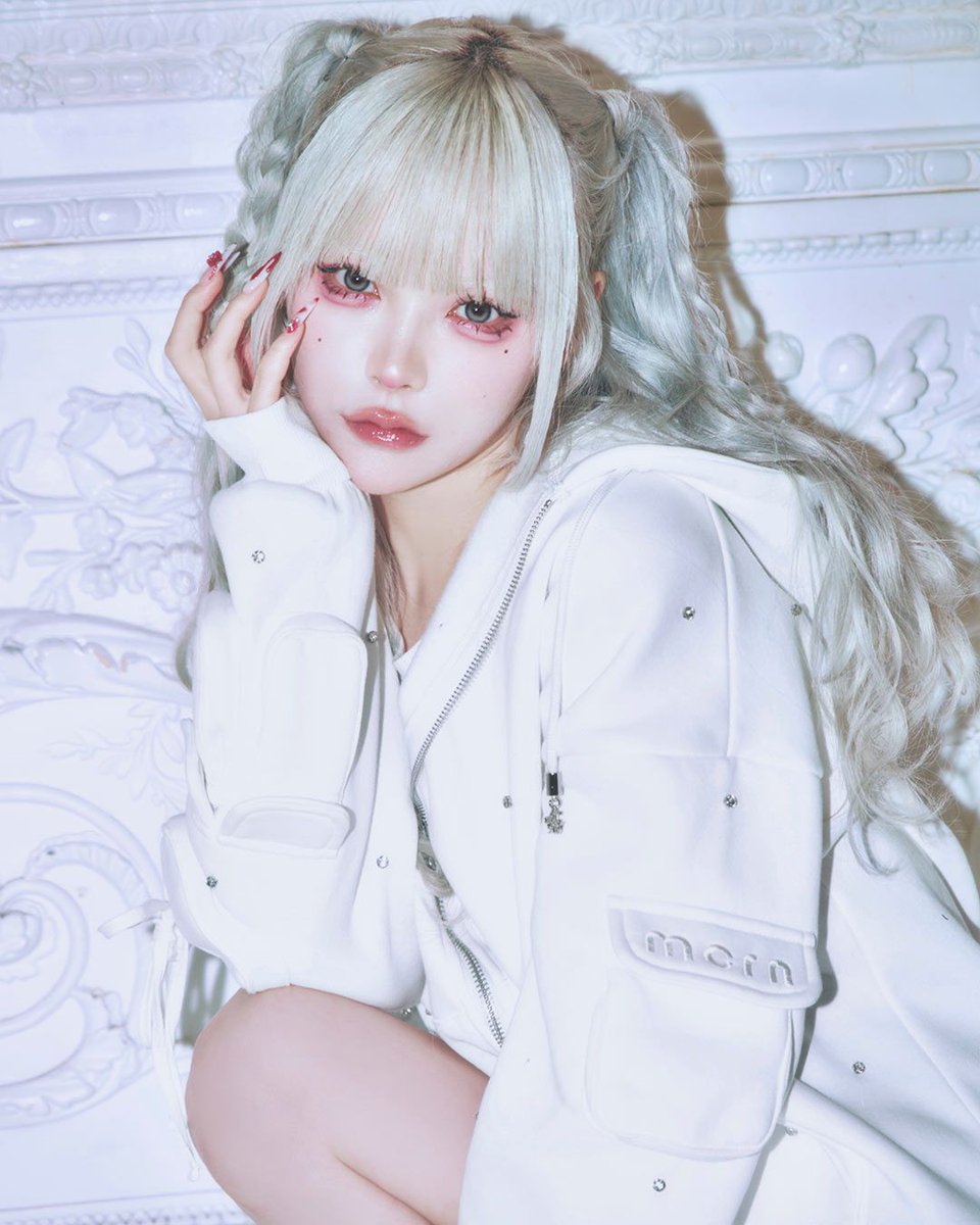michellmacaron ミシェルマカロン ビジューリボンパーカー xs 𝐍𝐄𝐖 𝐀𝐑𝐑𝐈𝐕𝐀𝐋 】 ⠀ ゆるっとシルエットがかわいいあざと