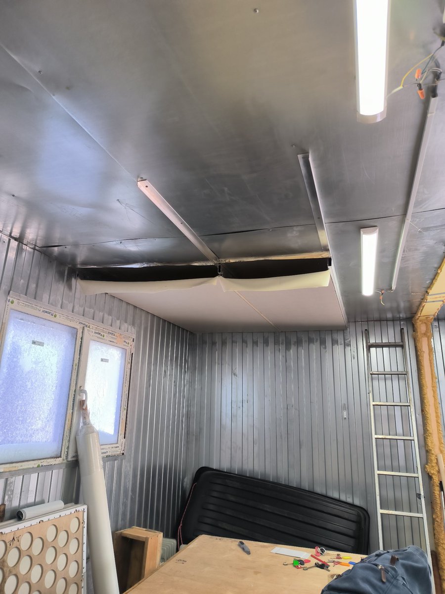 если вы видите этот пост, скиньте свою рандомную фотку.

Здесь мобильный цех, на потолке наш тест - натяжной потолок для яхт из кожи, четвертый год, полет нормальный с учётом перепадов температур от -35⁰С до +45⁰С